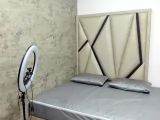 Aleja-02's Live Sex Cam Show