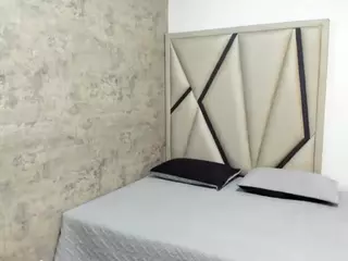 Aleja-02's Live Sex Cam Show