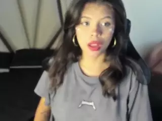 Aleja-02's Live Sex Cam Show