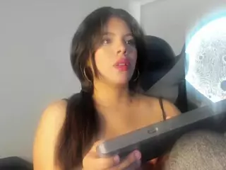 Aleja-02's Live Sex Cam Show