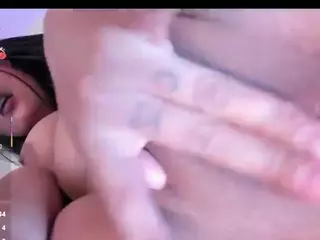 Beverly-johnson's Live Sex Cam Show