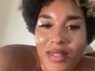 honeyglow22's Live Sex Cam Show