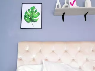 Soe-Laraa's Live Sex Cam Show