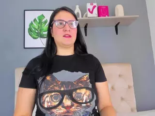 Soe-Laraa's Live Sex Cam Show