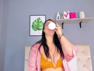 Soe-Laraa's Live Sex Cam Show