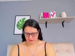 Soe-Laraa's Live Sex Cam Show