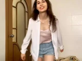 Julia's Live Sex Cam Show