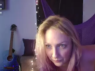 guitarchikk's Live Sex Cam Show