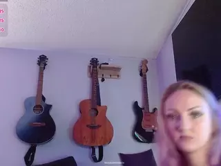 guitarchikk's Live Sex Cam Show