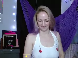guitarchikk's Live Sex Cam Show