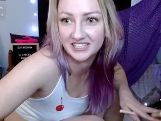 guitarchikk's Live Sex Cam Show