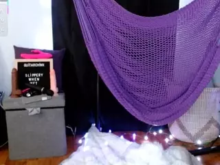 guitarchikk's Live Sex Cam Show
