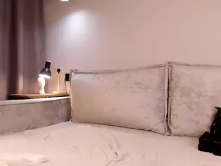 MiraHills's Live Sex Cam Show