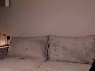 MiraHills's Live Sex Cam Show