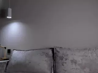 MiraHills's Live Sex Cam Show