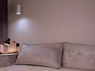 MiraHills's Live Sex Cam Show