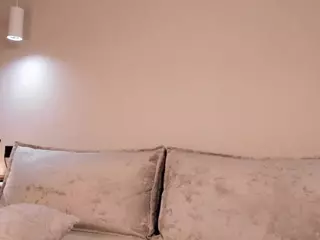 MiraHills's Live Sex Cam Show