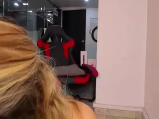 Zhaavia's Live Sex Cam Show