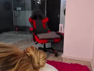 Zhaavia's Live Sex Cam Show