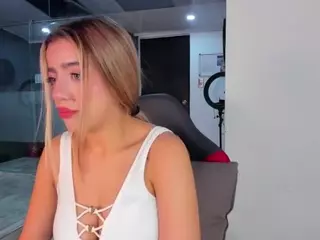 Zhaavia's Live Sex Cam Show