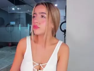Zhaavia's Live Sex Cam Show