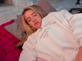 Zhaavia's Live Sex Cam Show