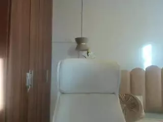 emilyy-kors's Live Sex Cam Show