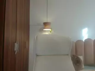 emilyy-kors's Live Sex Cam Show