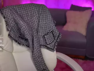 EmmySkyy's Live Sex Cam Show