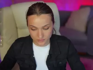 EmmySkyy's Live Sex Cam Show