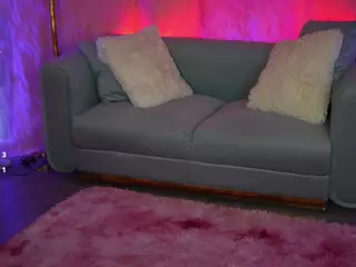 EmmySkyy's Live Sex Cam Show