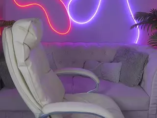 EmmySkyy's Live Sex Cam Show
