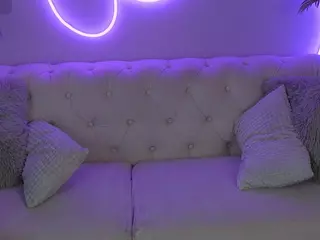 EmmySkyy's Live Sex Cam Show