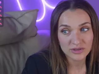 EmmySkyy's Live Sex Cam Show