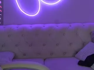 EmmySkyy's Live Sex Cam Show