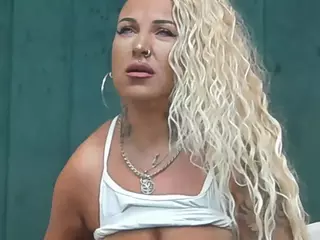 SierraQuinn's Live Sex Cam Show