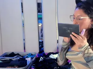 kyomiswan's Live Sex Cam Show