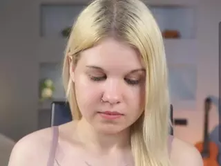 ElgaDanson's Live Sex Cam Show