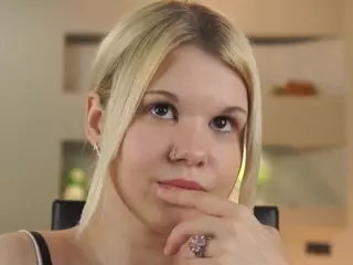 ElgaDanson's Live Sex Cam Show