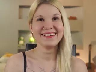 ElgaDanson's Live Sex Cam Show