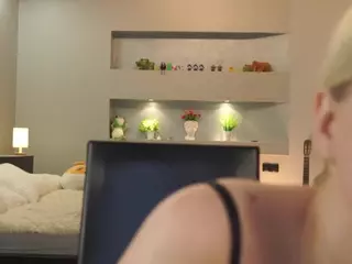 ElgaDanson's Live Sex Cam Show