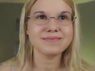 ElgaDanson's Live Sex Cam Show