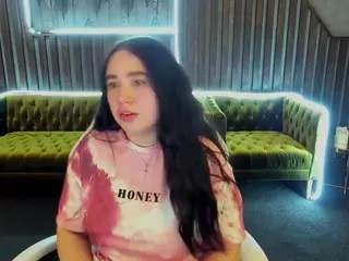 HoneyPeachPeach's Live Sex Cam Show