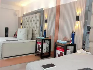 Yasmin-Adams's Live Sex Cam Show