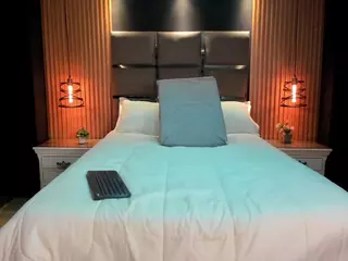 EmilyRoberts9's Live Sex Cam Show