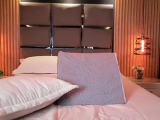 EmilyRoberts9's Live Sex Cam Show