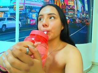 Live cam show with EmilyTrujillo