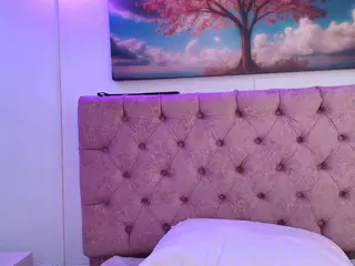 Julianaa-Castro's Live Sex Cam Show