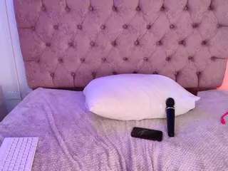 Julianaa-Castro's Live Sex Cam Show