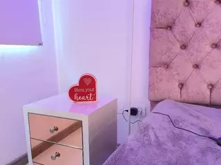 Julianaa-Castro's Live Sex Cam Show